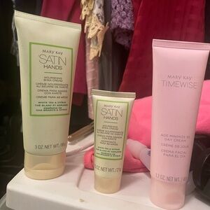 Mary Kay Satin Hands and TimeWise Set - Cream and Pink